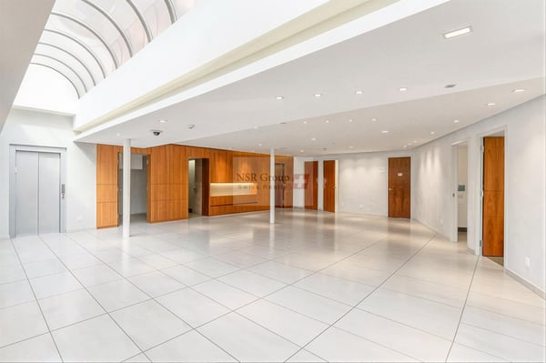 Arcade commerciale de 538 m² + 100 m² de dépôt - Janvier 2027 1