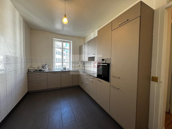 À LOUER ? SUPERBE APPARTEMENT DE 5 PIÈCES AU BOULEVARD HELVÉTIQUE 4