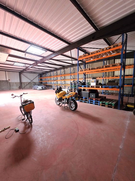 Hangar de stockage 4