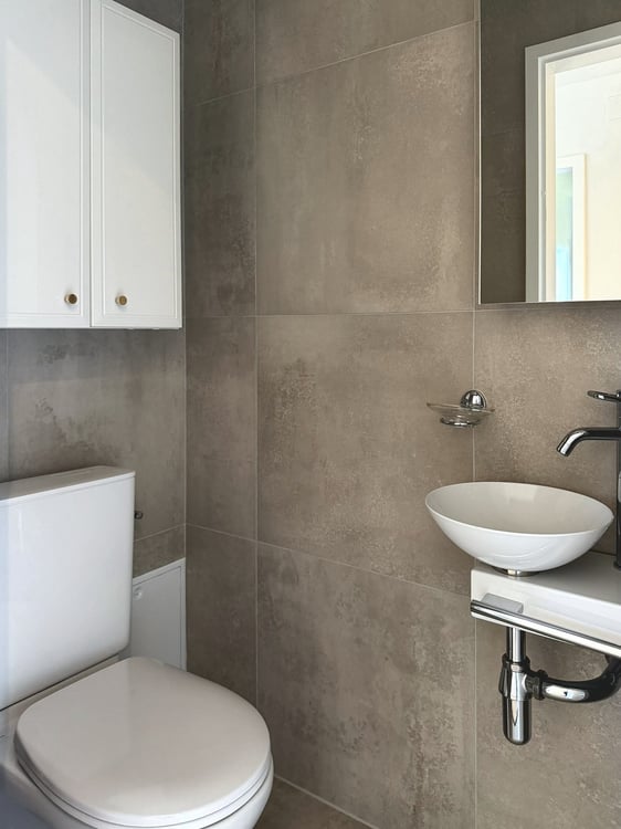 Appartement de 3.5 pièces avec piscine, entièrement rénové ! 8
