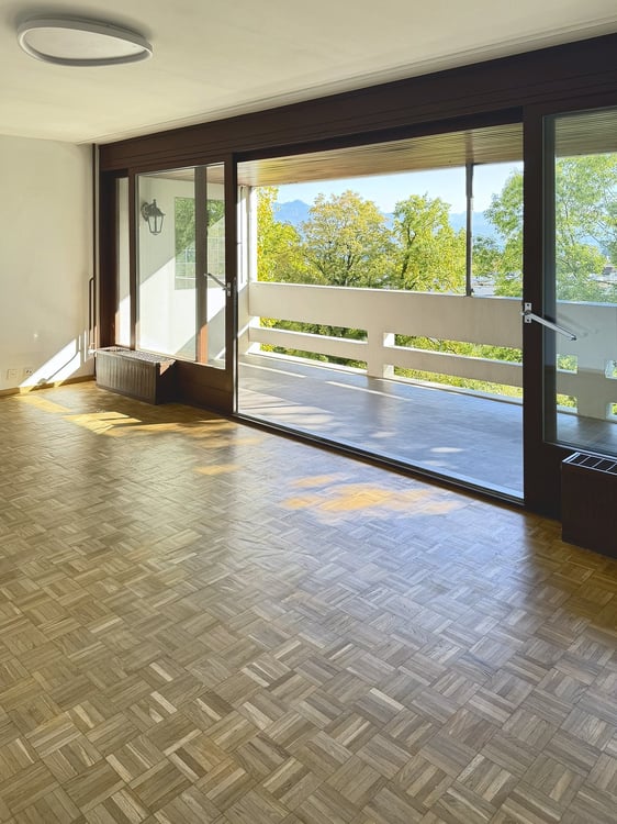 Appartement de 3.5 pièces avec piscine, entièrement rénové ! 1