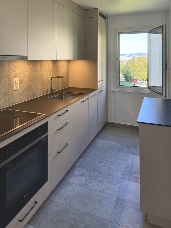 Appartement de 3.5 pièces avec piscine, entièrement rénové ! 3