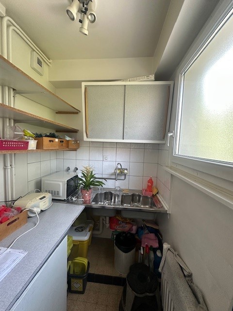 Local commercial / cabinet médical d'env. 74 m2 aux Acacias 6