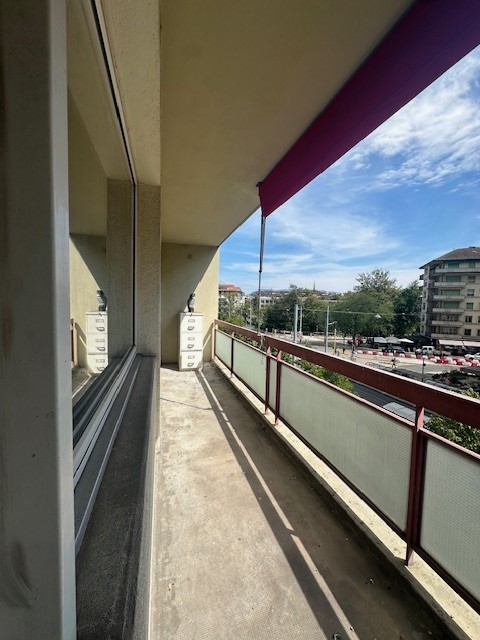 Local commercial / cabinet médical d'env. 74 m2 aux Acacias 7