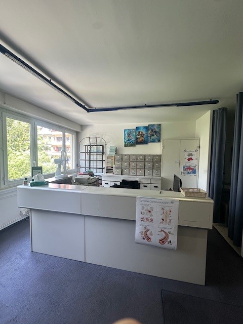 Local commercial / cabinet médical d'env. 74 m2 aux Acacias 2