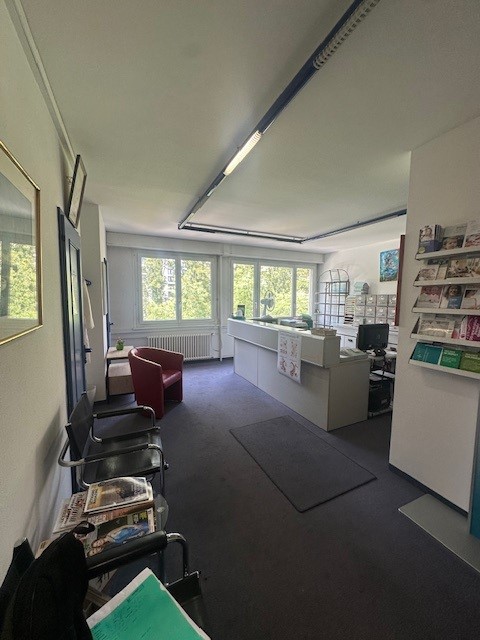 Local commercial / cabinet médical d'env. 74 m2 aux Acacias