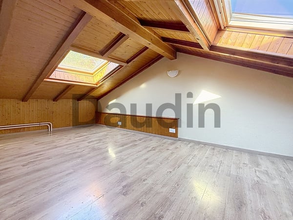 Villa mitoyenne de 6 pièces avec jardin à rénover 8