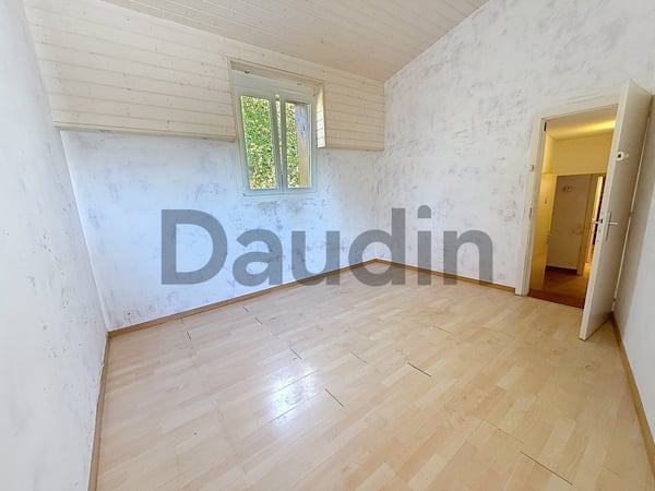 Villa mitoyenne de 6 pièces avec jardin à rénover 6