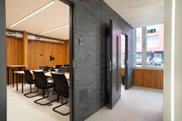 vendre : Lumineuse arcade de 180 m² sur plusieurs niveaux, déjà louée                                                                     idéale pour investissement 2