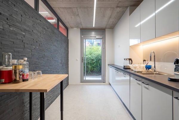 vendre : Lumineuse arcade de 180 m² sur plusieurs niveaux, déjà louée                                                                     idéale pour investissement 8