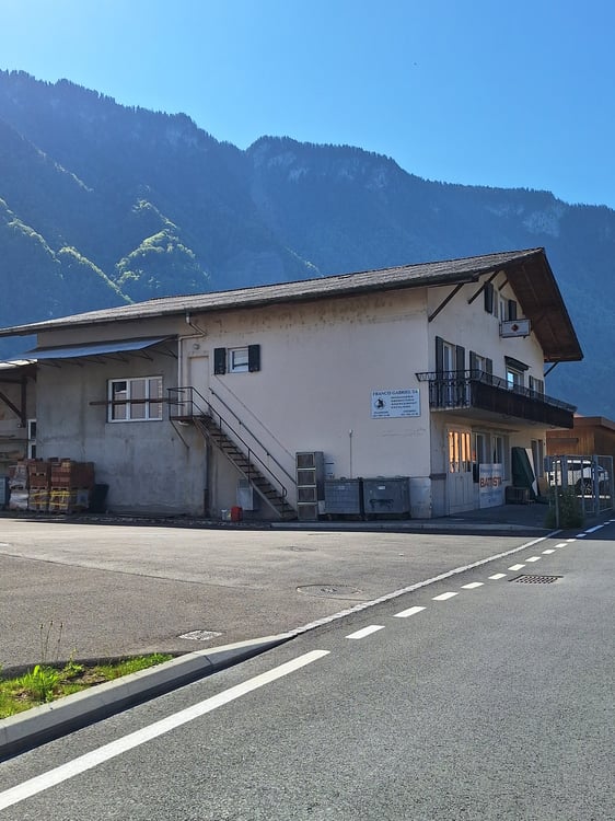 Lokale Handwerkskunst / Lagerung in Villeneuve 6