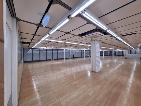 Surface commerciale à louer - idéalement située à La Chaux de Fond 14