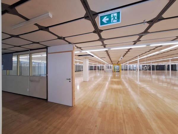 Surface commerciale à louer - idéalement située à La Chaux de Fond 12