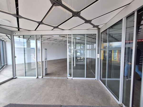 Surface commerciale à louer - idéalement située à La Chaux de Fond 4