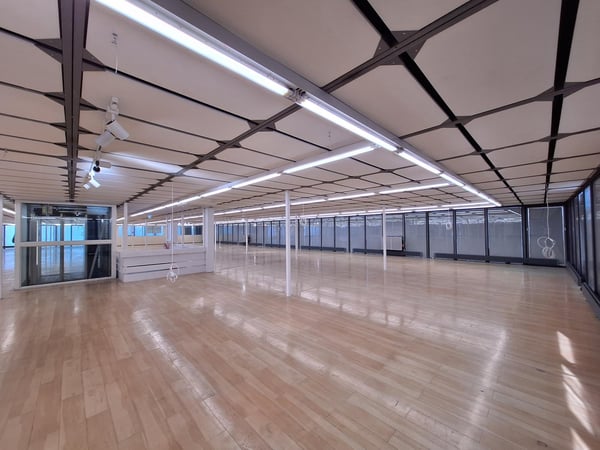 Surface commerciale à louer - idéalement située à La Chaux de Fond 16