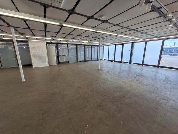 Surface commerciale à louer - idéalement située à La Chaux de Fond 18