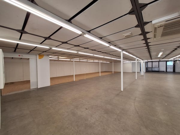 Surface commerciale à louer - idéalement située à La Chaux de Fond 19