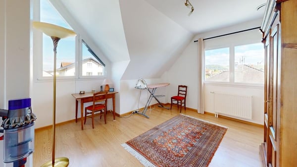 Voici la traduction en allemand : **Wunderschönes modernes Haus mit Pool in Kembs** 7