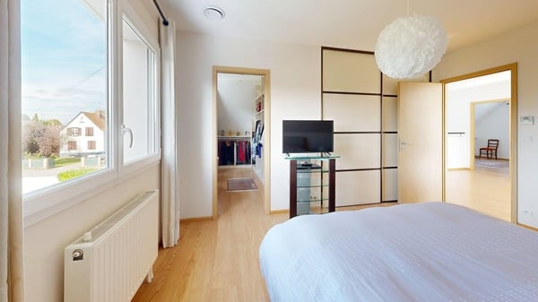 Voici la traduction en allemand : **Wunderschönes modernes Haus mit Pool in Kembs** 9