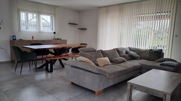 Maison moderne de 5 pièces avec piscine à Village Neuf 1