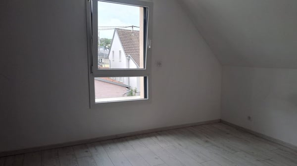 Maison moderne de 5 pièces avec piscine à Village Neuf 9