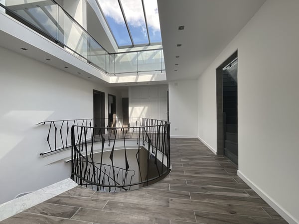 Außergewöhnliche Villa mit Gästehaus, Wellnessbereich und großem Park 17