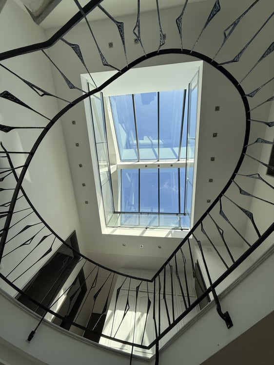 Außergewöhnliche Villa mit Gästehaus, Wellnessbereich und großem Park 16