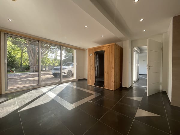 Außergewöhnliche Villa mit Gästehaus, Wellnessbereich und großem Park 4