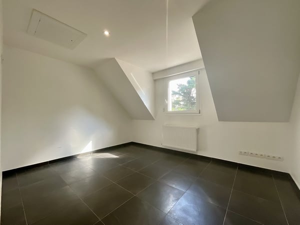 Außergewöhnliche Villa mit Gästehaus, Wellnessbereich und großem Park 13