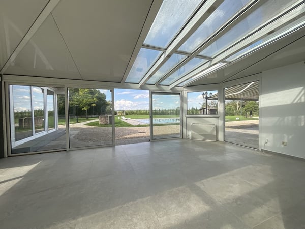 Außergewöhnliche Villa mit Gästehaus, Wellnessbereich und großem Park 9