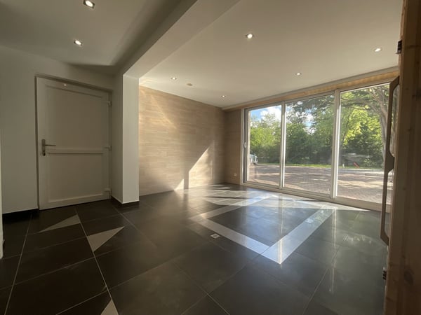 Außergewöhnliche Villa mit Gästehaus, Wellnessbereich und großem Park 19