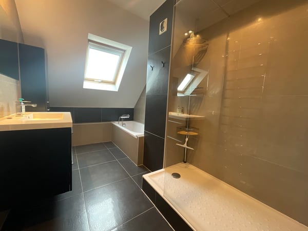 Außergewöhnliche 1-Zimmer-Wohnung – Oberste Etage mit Panoramablick und absoluter 7