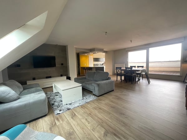 Außergewöhnliche 1-Zimmer-Wohnung – Oberste Etage mit Panoramablick und absoluter 2