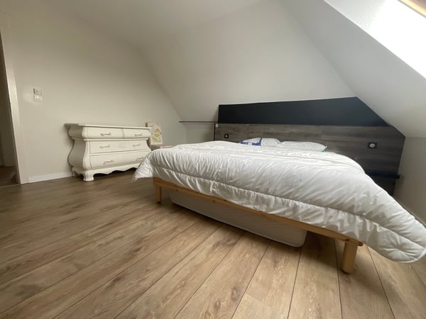 Außergewöhnliche 1-Zimmer-Wohnung – Oberste Etage mit Panoramablick und absoluter 8