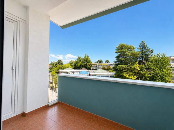 Charmant appartement de 3 pièces avec balcon à Saint-Louis 2