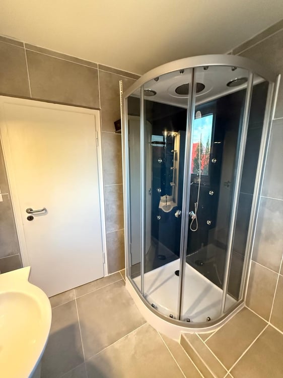 * : Furnished detached house 160 m² – 5 bedrooms – Garden – Garages – Saint-Louis 19
