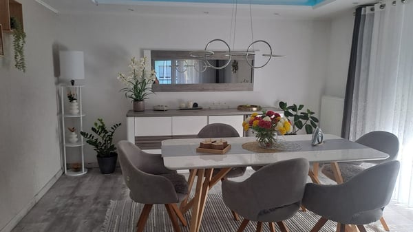 * : Furnished detached house 160 m² – 5 bedrooms – Garden – Garages – Saint-Louis