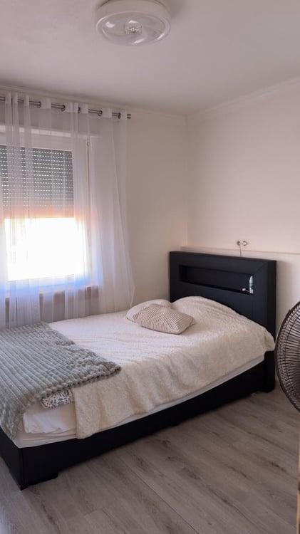 * : Furnished detached house 160 m² – 5 bedrooms – Garden – Garages – Saint-Louis 14