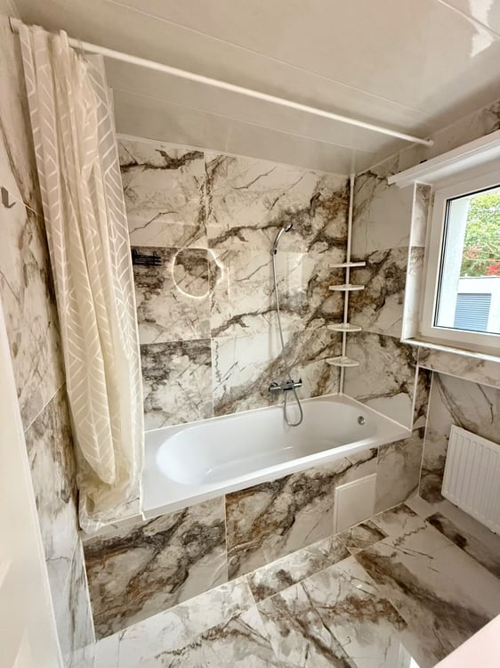 * : Furnished detached house 160 m² – 5 bedrooms – Garden – Garages – Saint-Louis 7