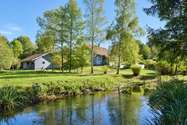 Contemporary 160 m² chalet on 1.56 hectares of land with equestrian facilities 1
