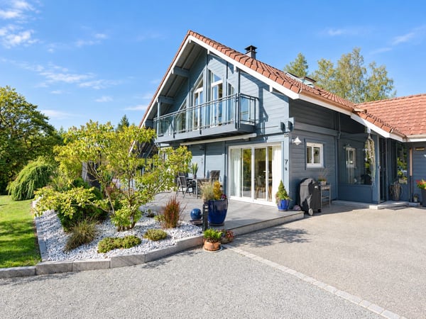 Contemporary 160 m² chalet on 1.56 hectares of land with equestrian facilities 12