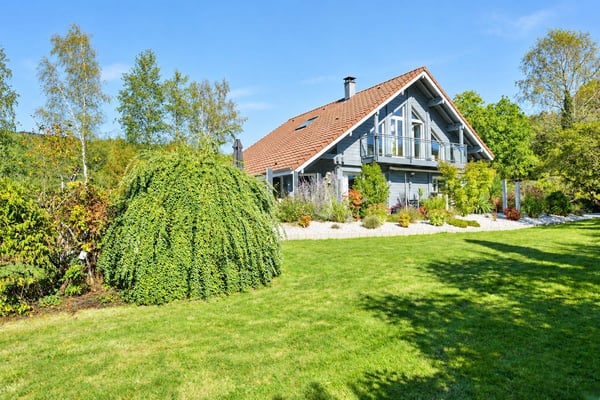 Contemporary 160 m² chalet on 1.56 hectares of land with equestrian facilities 9
