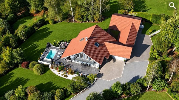 Contemporary 160 m² chalet on 1.56 hectares of land with equestrian facilities 2