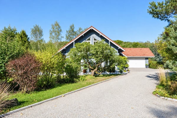 Contemporary 160 m² chalet on 1.56 hectares of land with equestrian facilities 10