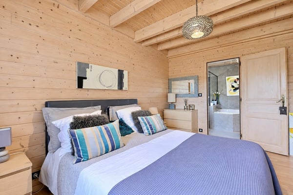 Contemporary 160 m² chalet on 1.56 hectares of land with equestrian facilities 37