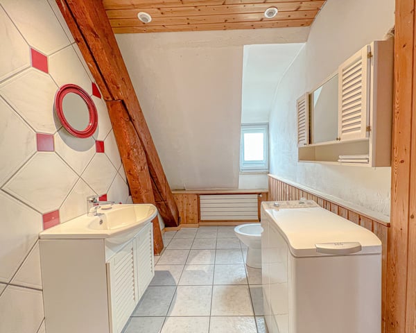 Spacieux appartement PPE de 5.5 pièces à rénover Au coeur de Ste-Croix 9
