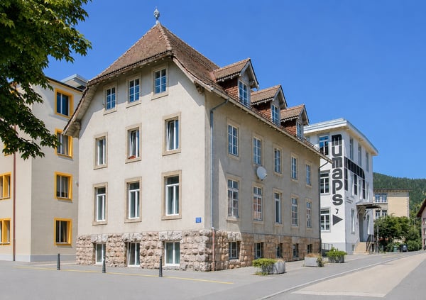 Spacieux appartement PPE de 5.5 pièces à rénover Au coeur de Ste-Croix 1