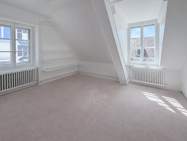 Spacieux appartement PPE de 5.5 pièces à rénover Au coeur de Ste-Croix 8