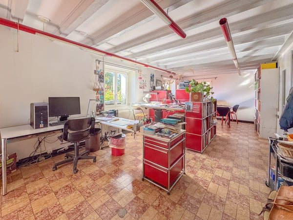 Maison d'un logement avec garage Grand volumes et potentiel d'agrand. 12