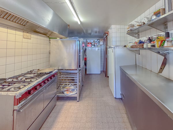 Maison d'un logement avec garage Grand volumes et potentiel d'agrand. 13